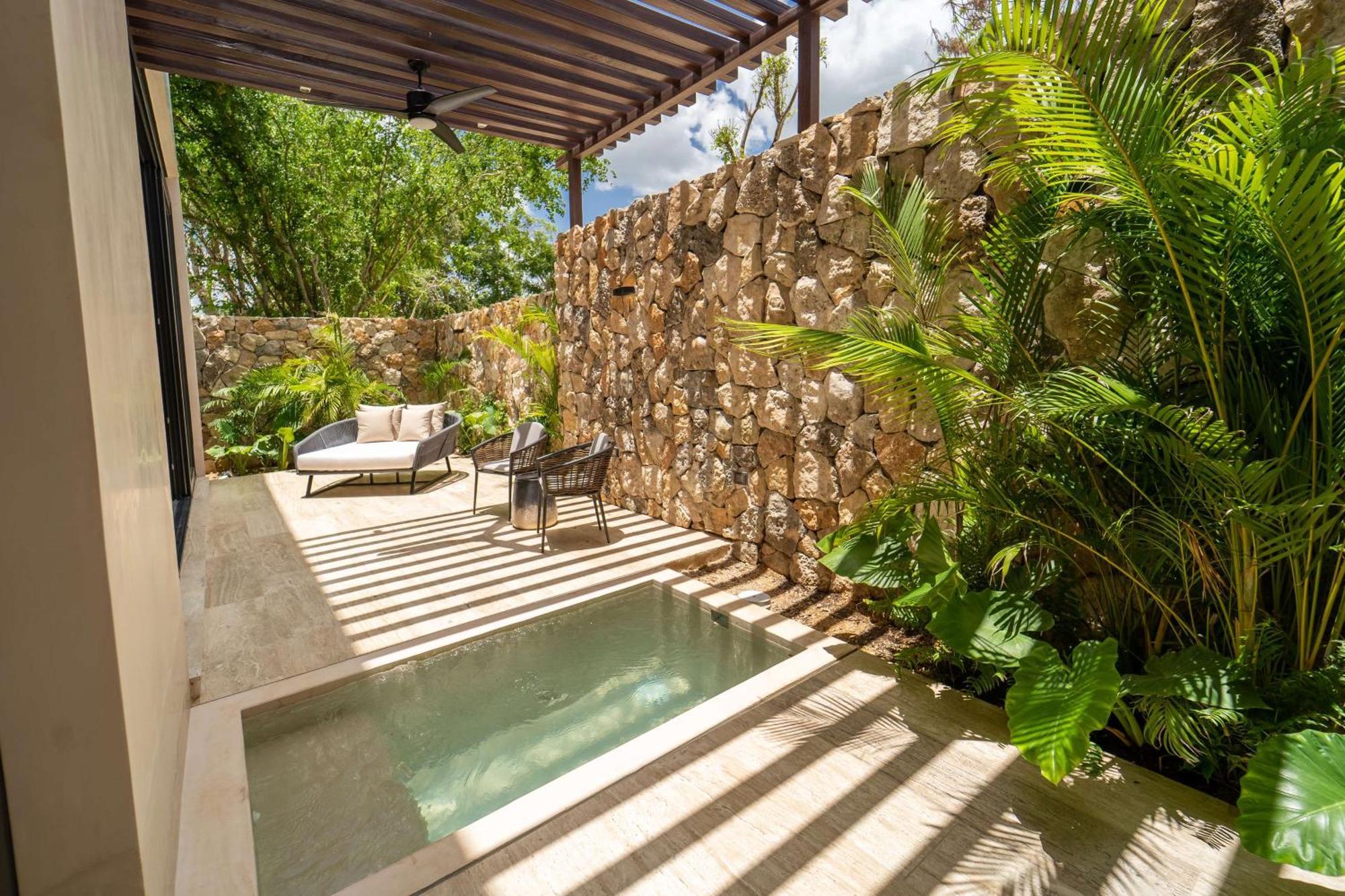 Itza Plunge Pool Suite – King