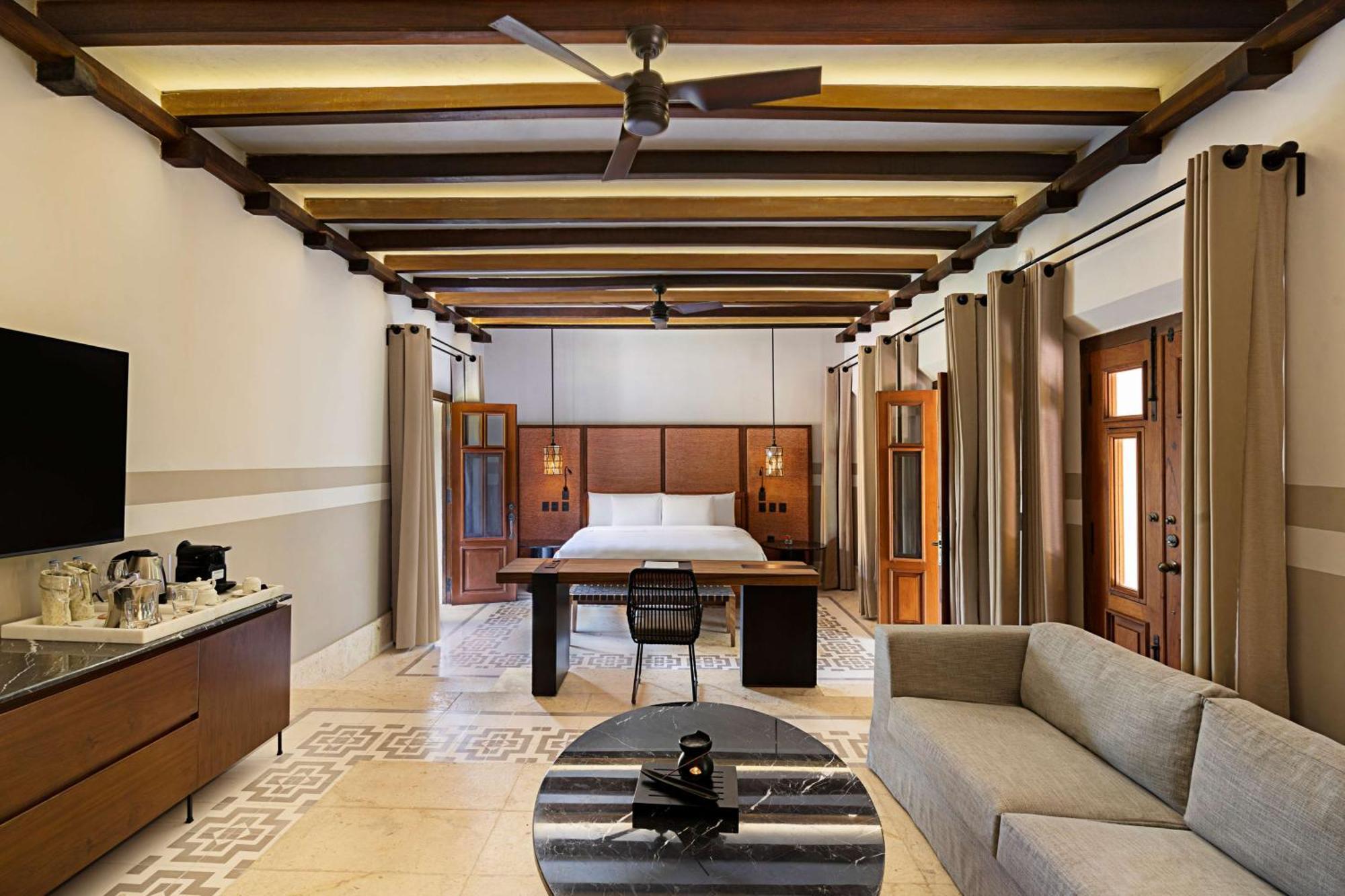 Sayab Governor Suite – King