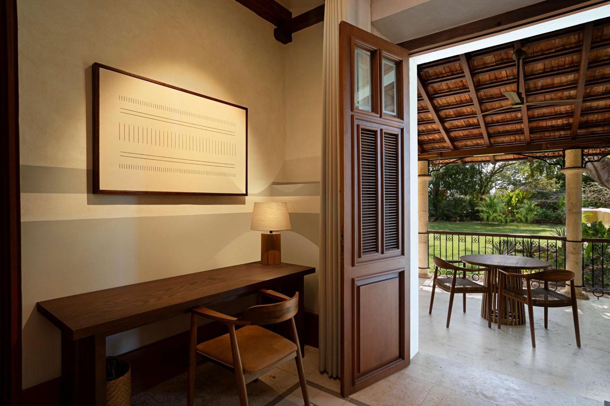Yaab Ambassador Suite – King