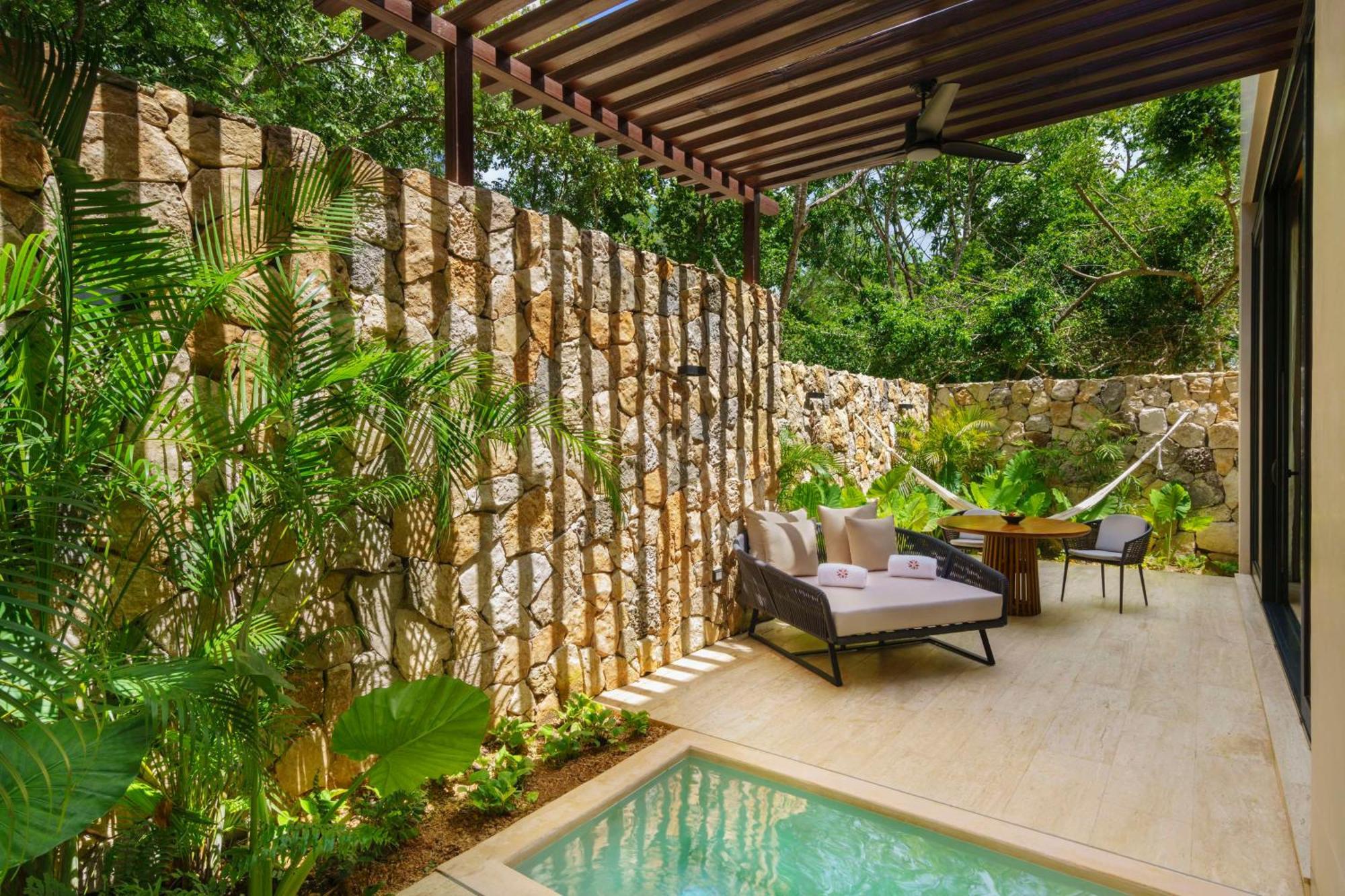 Itza Plunge Pool Suite – King