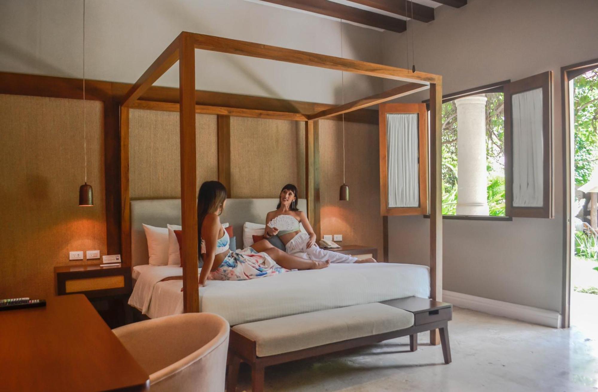 Queen Room with Pool View,1646907115:JPEG